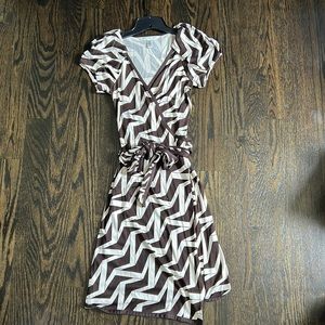 Diane von Furstenberg wrap dress in size 2! Excellent condition!!